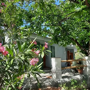 Alpujarra Guesthouse, Remote Off-grid Mountain Bed and breakfast Canar